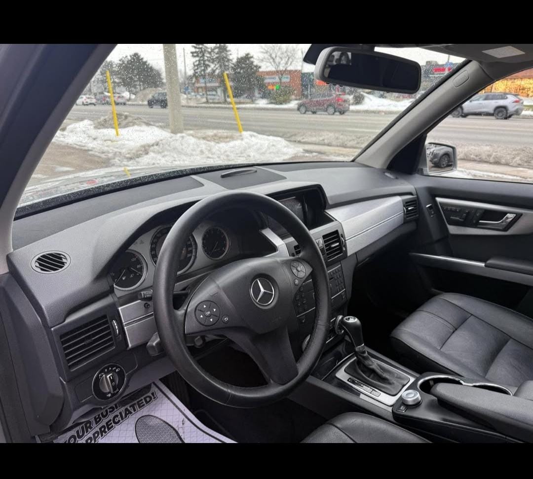 2010 Mercedes-Benz GLK350 dashboard view